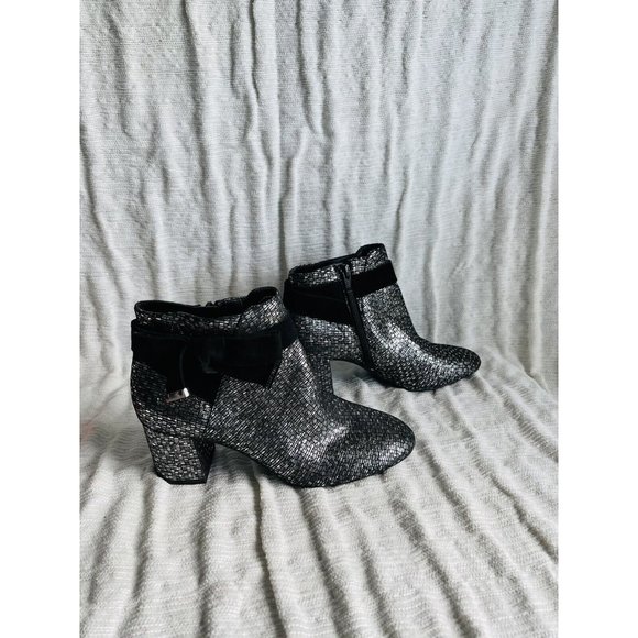 NWOB Alex Marie Mayleen Metallic Leather Ankle Bow Block Heel Booties - 6M - Picture 7 of 9
